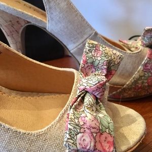 Neutral cork peep toe heel.